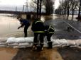 Заливає дороги, поля, будинки: Закарпаття захлеснув паводок (фотофакти)