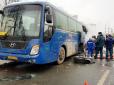 Будні наддержави: На околиці Москви загорівся автобус зі школярами (відео)