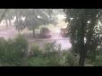 Тропічна злива з градом накрила Запоріжжя (відео)