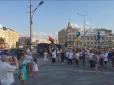 На честь Дня Прапора та дня міста: У Харкові пройшов парад вишиванок (відео)