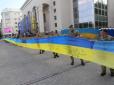 Найбільший український прапор створили у Херсоні (фото)