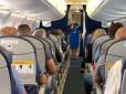 Стюардеса на борту літака заспівала пасажирам Гімн України (відео)