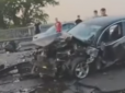 У Києві сталася жахлива ДТП на мосту: Момент зіткнення потрапив не відео
