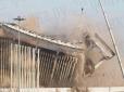 Під завалами можуть бути люди: У Санкт-Петербурзі обвалився дах спорткомплексу (відео)