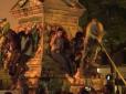 Конфедерат помстився за себе: У США повалена протестуючими проти расизму статуя розтрощила голову одному з них (відео)