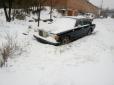 Таке рідко зустрінеш в Україні: У Харкові під снігом пропадає рідкісний Rolls Royce (фото)