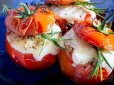 Дуже смачна та ефектна страва: Простий рецепт запечених фаршированих помідорів