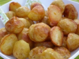 Рум'яна і з скоринкою: Запечена картопля за бабусиним рецептом виходить нереально смачною!
