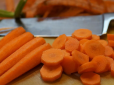 Хіти тижня. Варити моркву на салати більше не потрібно! Секрет приготування овочу з ресторану