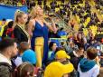 Не змогла стримати сліз: Полякова виконала гімн України на матчі Фенербахче - Шахтар у Стамбулі