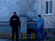 Поліція змусила перефарбувати: У Росії виник скандал через жовто-синій паркан (фото)