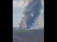 Піднявся стовп густого диму: У Бєлгороді жителі повідомили про потужні вибухи в місті (відео)