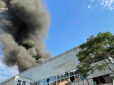 Росіяни завдали ракетного удару по Одесі, зайнялася пожежа