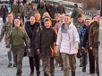 На них дуже чекали рідні! Україна повернула з російського полону 108 жінок (фото, відео)