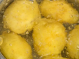 Навіщо додавати соду під час варіння картоплі - порада та рецепт