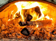 Як правильно обігрівати будинок дровами, щоб довше втримати тепло - три корисні лайфхаки