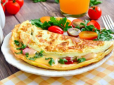 Омлет з сирною начинкою - рецепт ситного сніданку із яєць за 10 хвилин