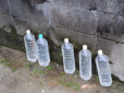 Результат вражає! Навіщо винахідливі японці ставлять пляшки з водою біля своїх будинків