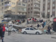 У Туреччині обвалилася багатоповерхівка, яка була пошкоджена внаслідок землетрусу: Моторошний момент потрапив на відео