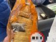 Миша в батоні: У київському супермаркеті придбали хліб із 