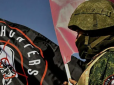 Українські воїни точним пострілом із танка збили прапор ПВК 
