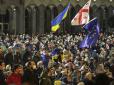 Купують жовто-блакитні прапорці та значки: Громадяни РФ у Грузії намагаються видати себе за українців