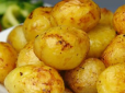 Не відірватися! Як смачно запекти молоду картоплю - рецепт сезонного гарніру з часником та зеленню