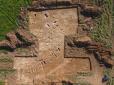 Сенсація археології: В Італії під час будівельних робіт виявили давньоримський некрополь, повний скарбів