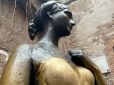 Бронза не витримала дивної традиції вшанування: Туристи протерли дірку в грудях статуї Джульєтти у Вероні (фотофакти)