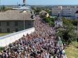 Незважаючи на заборону Ради оборони регіону: Десятки тисяч прочан УПЦ МП прийшли на паломництво в Почаївську лавру