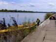 Врятувати не вдалось: ​У Києві в річку з Пішохідного мосту впала жінка (фото)