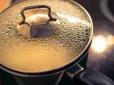 Все просто! Як за лічені хвилини позбутися липкого нальоту на кришках каструль