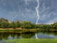Дощі з грозами, поривчастий вітер зі Скандинавії: Синоптики уточнили прогноз погоди на вихідні та розповіли, коли повернеться спека