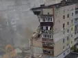 Масштаб лиха вражає: У Хмельницькому стався вибух газу в багатоповерхівці, зруйновано кілька поверхів, є постраждалі (відео)
