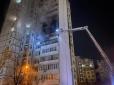 Внаслідок нічної атаки на Київ спалахнули масові пожежі в житлових багатоповерхівках. Наразі відомо про загиблого та 24 постраждалих, у тому числі дитину і вагітну жінку
