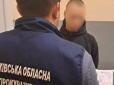 Змушував на колінах просити вибачення: Юнак з Харківщини катував незнайомця за образи... собаки