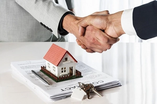 Продаж нерухомості за кордоном: Ось хто з українців має заплатити 23% податків