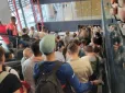 Росіяни майже добу чекають на свої рейси: Московські аеропорти паралізовані через атаки дронів