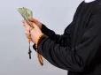 Оце так погуляв: У Бельгії священик вкрав €245 тис. із парафії - витратив  на ресторани й подорожі