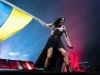 Шарон ден Адель з Within Temptation під час виступу свого гурту на фестивалі в Німеччині розгорнула український прапор (відео)